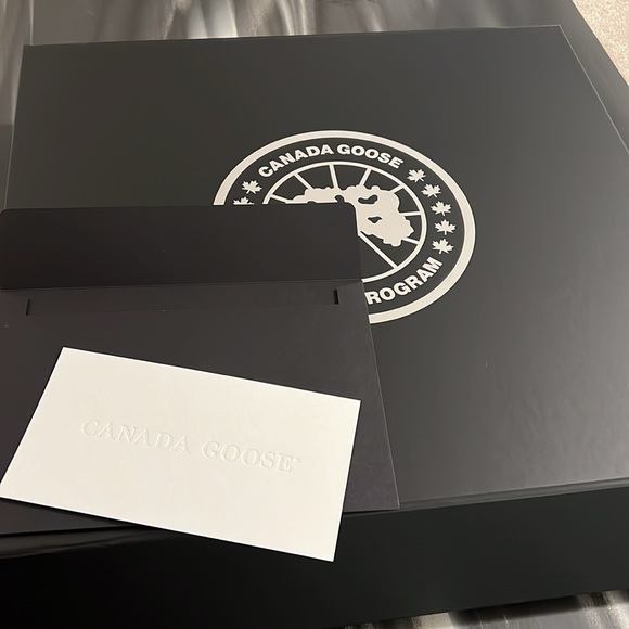 Canada Goose gift box M - Picture 3 of 3